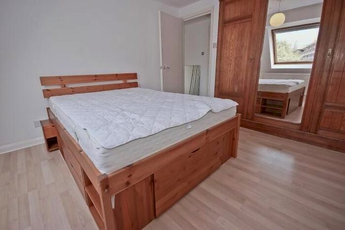 2 Bedroom Flat To Rent In Ethnard Road, Bermondsey, SE15