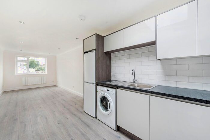 1 Bedroom Flat To Rent In Upper Tooting Road, London, SW17