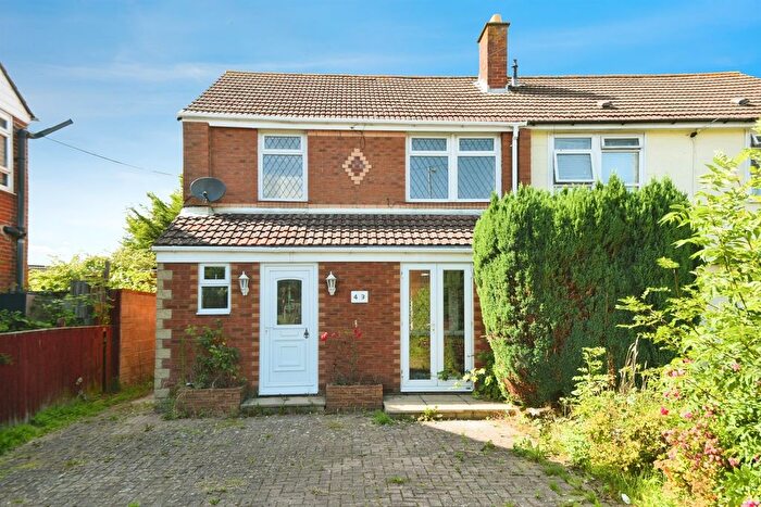 3 Bedroom Semi-Detached House To Rent In Courtenay Road, Swindon, SN3