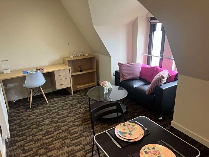 1 Bedroom Flat To Rent In Flat, Gladstone Buildings, St James Row, S1
