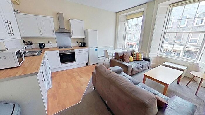 4 Bedroom Flat To Rent In Rankeillor Street, Edinburgh, EH8