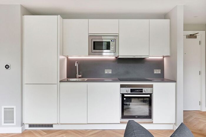 Studio To Rent In Clapham Common North Side, London, SW4