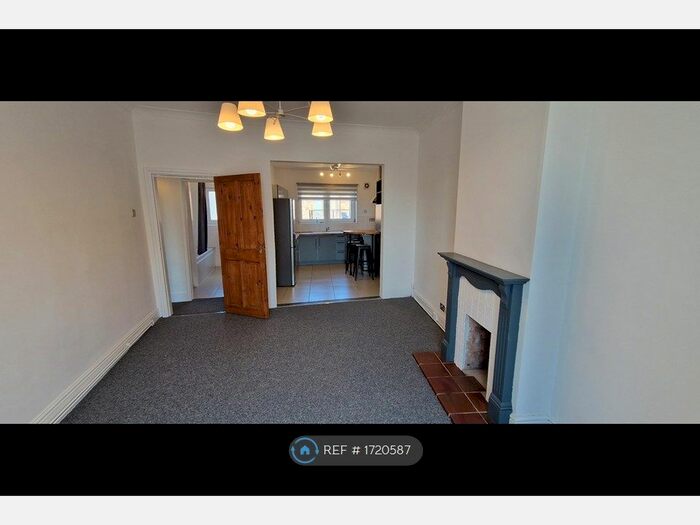 2 Bedroom Flat To Rent In Sherbrooke Road, Nottingham, NG5