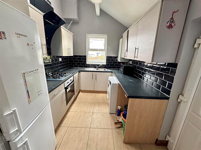 4 Bedroom Flat To Rent In Abbeydale Road, Sheffield, S7