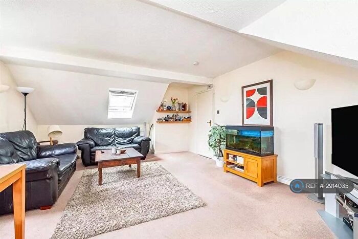 2 Bedroom Penthouse To Rent In Christopher Court, Sutton, SM1
