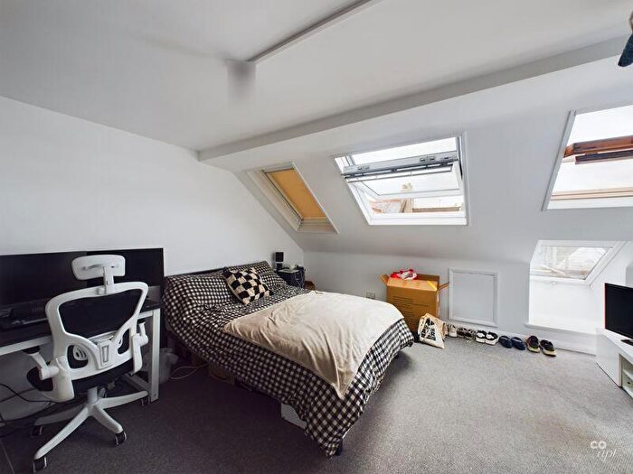 6 Bedroom House Of Multiple Occupation To Rent In Brading Road, Brighton, BN2