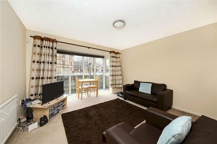 2 Bedroom Flat To Rent In Waterman Way, Wapping, London, E1W