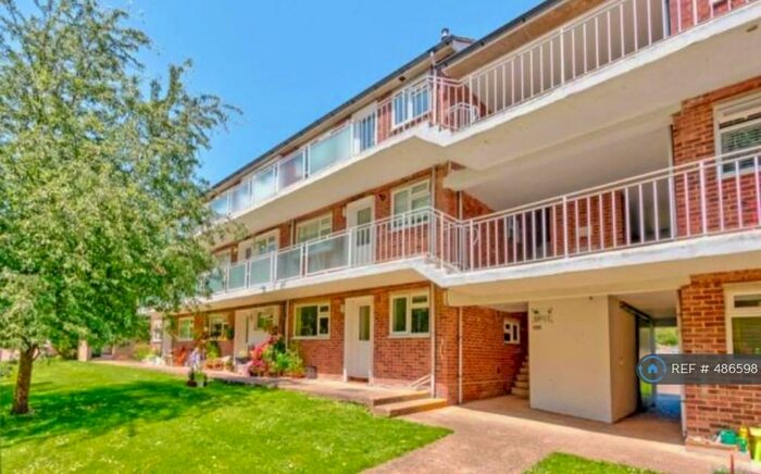 2 Bedroom Flat To Rent In The Ridgeway, St. Albans, AL4