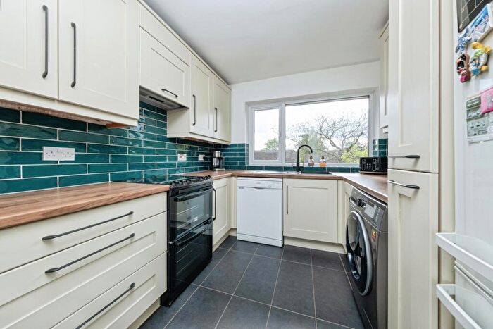 2 Bedroom Maisonette For Sale In Rowle Close, Stantonbury, Milton Keynes, Buckinghamshire, MK14