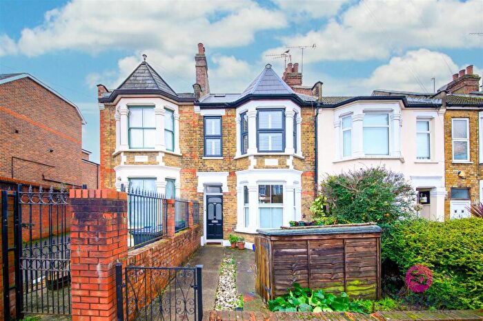 2 Bedroom Flat For Sale In Long Lane, Finchley, London, N3