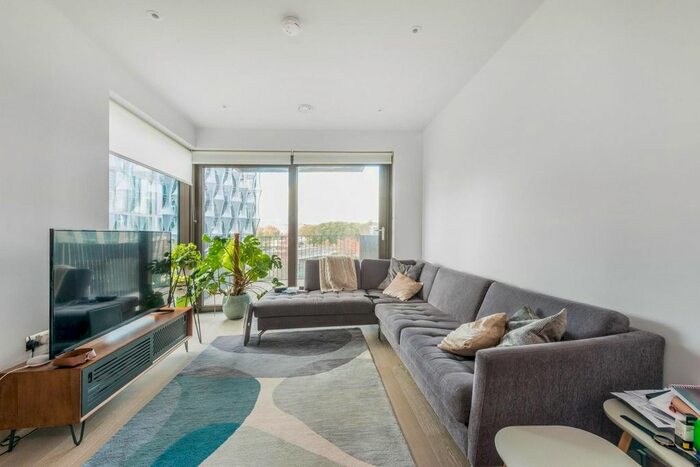 1 Bedroom Flat To Rent In Embassy Gardens, Nine Elms, SW11