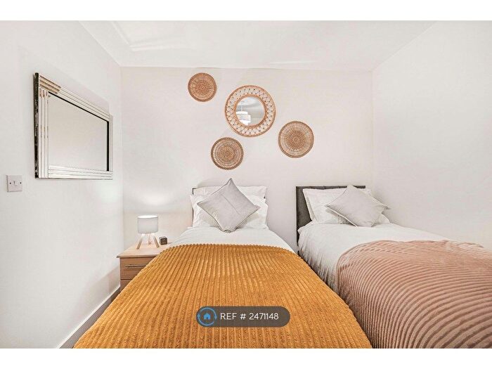 1 Bedroom Flat To Rent In Talbot Road, Old Trafford, Manchester, M16