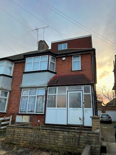 3 Bedroom Flat To Rent In Court Way, London, NW9