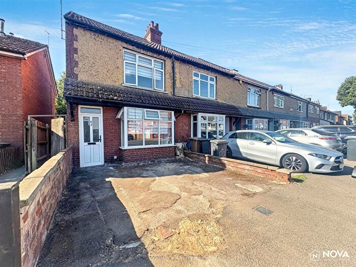 3 Bedroom End Terrace House For Sale In Limbury Road, Luton, LU3