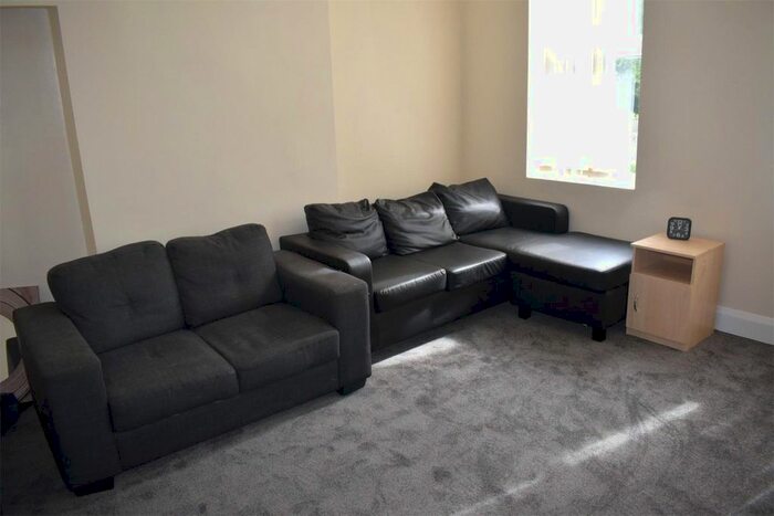 6 Bedroom Terraced House To Rent In Mauldeth Road, Fallowfield, M14