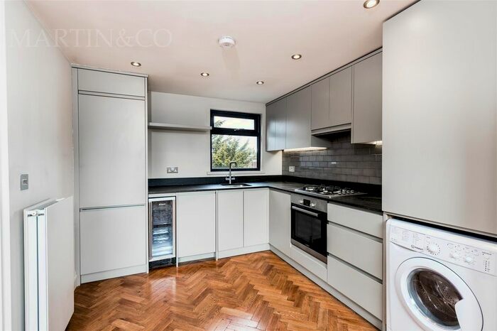 1 Bedroom Flat To Rent In Adelaide Terrace, Great West Road, TW8