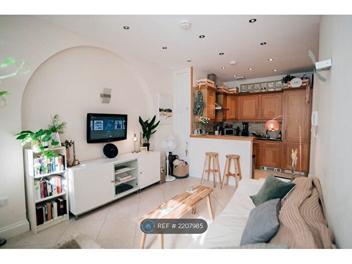1 Bedroom Flat To Rent In St Lawrence Terrace, London, W10