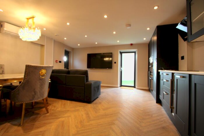 1 Bedroom Flat To Rent In Garratt Lane, London, SW18