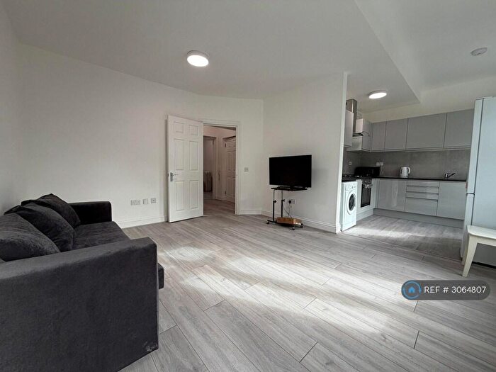 2 Bedroom Flat To Rent In Leighton Buzzard Road, Hemel Hempstead, HP1