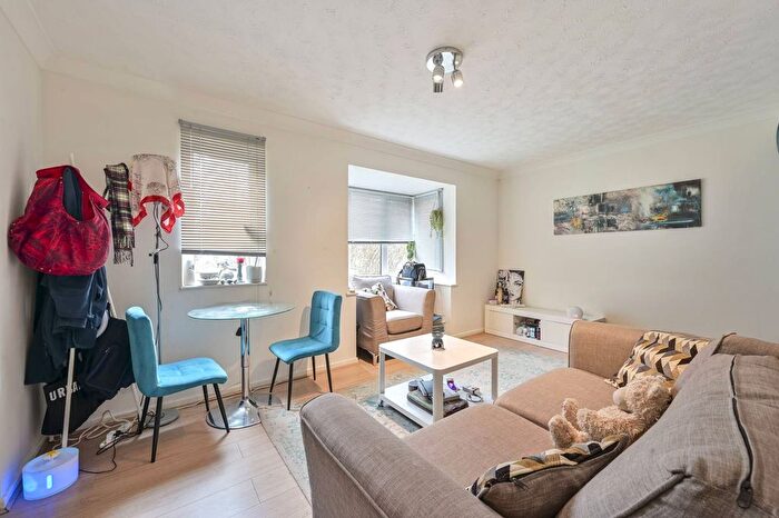 1 Bedroom Flat For Sale In Shelley Way, Colliers Wood, London, SW19