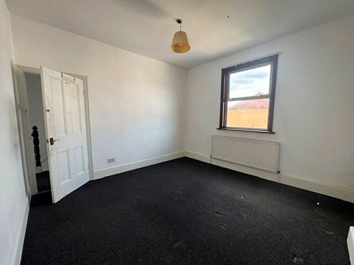 3 Bedroom End Of Terrace House To Rent In Breamore Road, Ilford, Essex, IG3