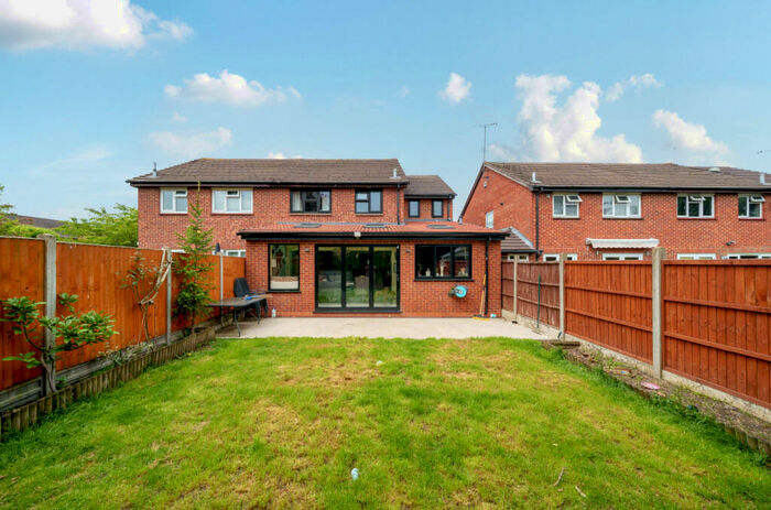 4 Bedroom Semi-Detached House To Rent In Ruby Close, Wokingham, Berkshire, RG41