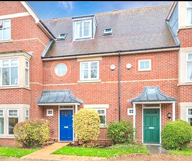 4 Bedroom Semi-Detached House To Rent In Stone Meadow, Oxford, Oxfordshire, OX2