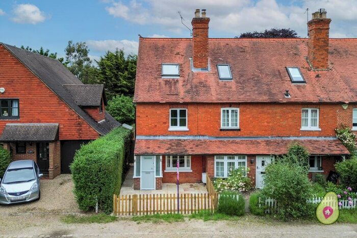 2 Bedroom End Of Terrace House For Sale In Bakers Lane, Pinkneys Green, SL6