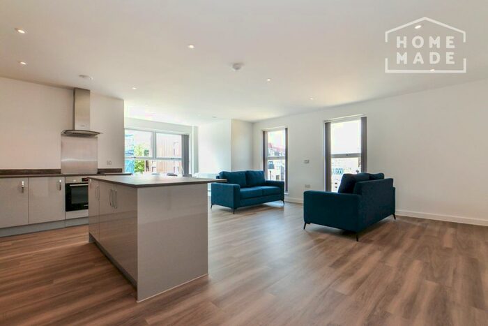 2 Bedroom Flat To Rent In Trinity Walk, Woolwich, SE18