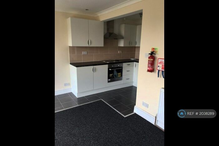 1 Bedroom Flat To Rent In Russell Street, Peterborough, PE1