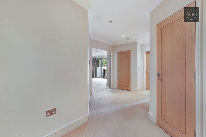 2 Bedroom Flat For Sale In Roebuck Heights, North End, Buckhurst Hill, Essex, IG9