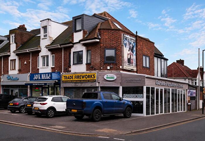 3 Bedroom Maisonette For Sale In Pickford Lane, Bexleyheath, DA7