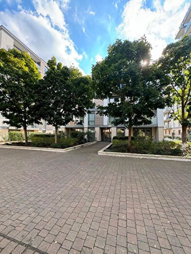 3 Bedroom Flat For Sale In Clayponds Lane, Brentford, TW8