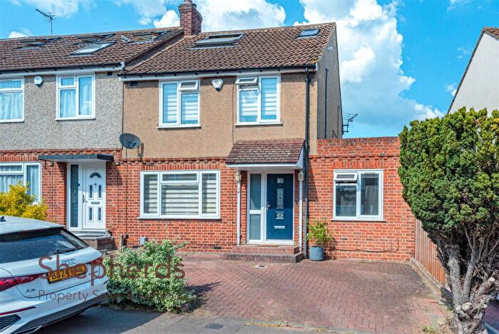 4 Bedroom Semi-Detached House For Sale In Westlea Road, Broxbourne, EN10