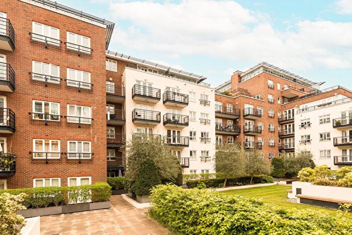 2 Bedroom Flat To Rent In Royal Quarter, Kingston Upon Thames, KT2