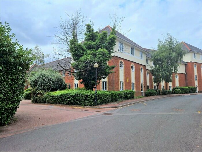2 Bedroom Flat To Rent In Walsingham Close, Hatfield, Hertfordshire, AL10