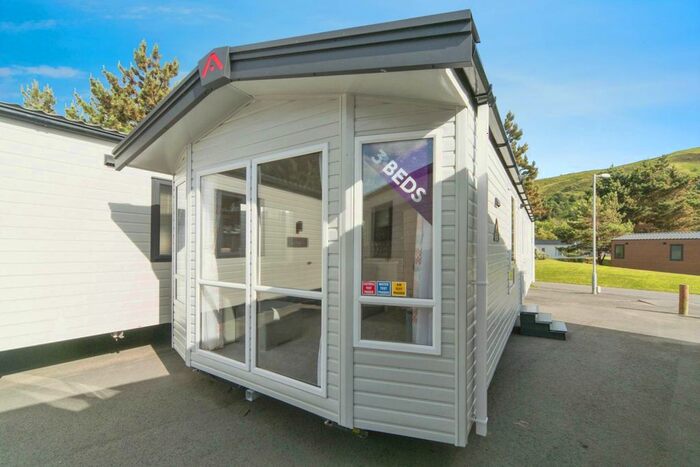 3 Bedroom Mobile/park Home For Sale In Atlas Chorus, Conwy, LL32