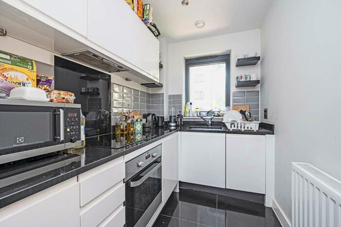 3 Bedroom Flat To Rent In Green Lanes Walk, Finsbury Park, London, N4