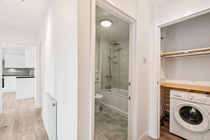 3 Bedroom Flat To Rent In Robin Hood Lane, Sutton, SM1