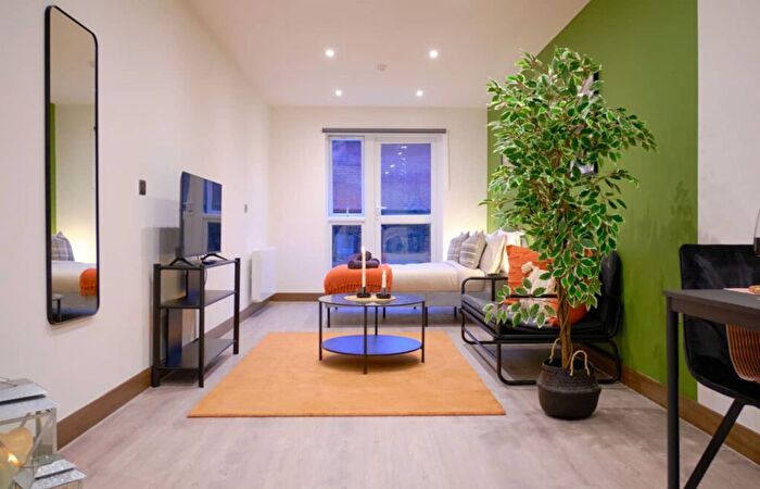 1 Bedroom Studio To Rent In Woodstock Rd, London, NW11