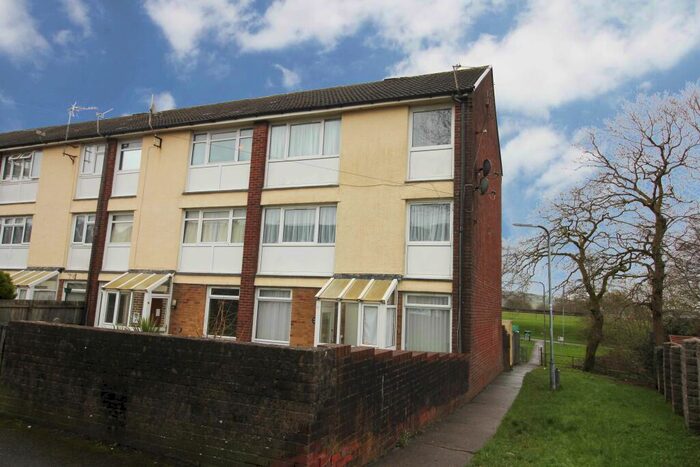 3 Bedroom Maisonette To Rent In Cae Fardre, Church Village, CF38