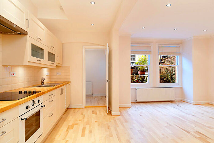 2 Bedroom Apartment For Sale In Carlingford Road, Hampstead, NW3