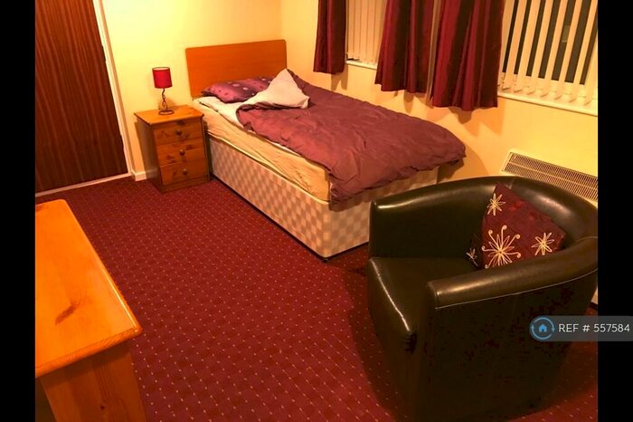 1 Bedroom Flat To Rent In Harland Close, Bradford, BD2