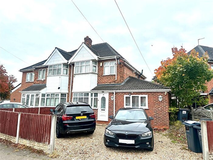 3 Bedroom Semi-detached House For Sale In Bucklands End Lane, Birmingham, West Midlands, B34