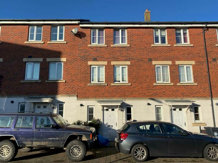 4 Bedroom Town House To Rent In Amis Walk, Horfield, Bristol, BS7