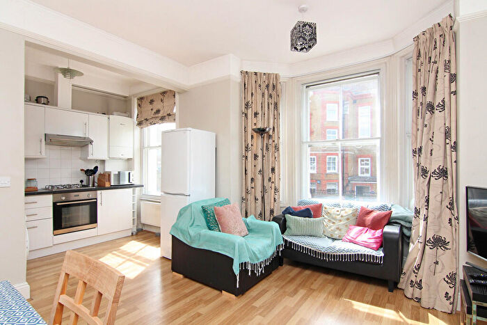 1 Bedroom Flat To Rent In Latchmere Road, Battersea, SW11
