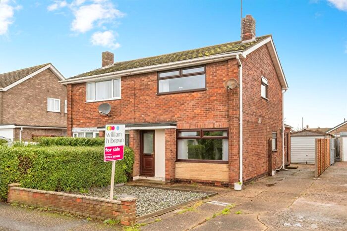 3 Bedroom Semi-Detached House For Sale In Spinney Close, Immingham, DN40