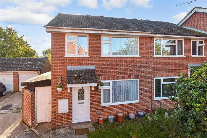 3 Bedroom End Terrace House For Sale In Juniper Close, Ashford, Kent, TN23