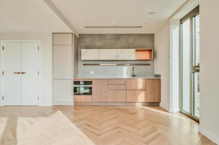 1 Bedroom Flat To Rent In Apartment, Hampton House, London, Greater London, SW6