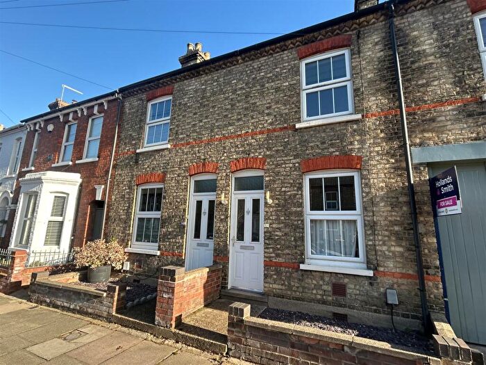 3 Bedroom Terraced House For Sale In Bower Street, Bedford, MK40